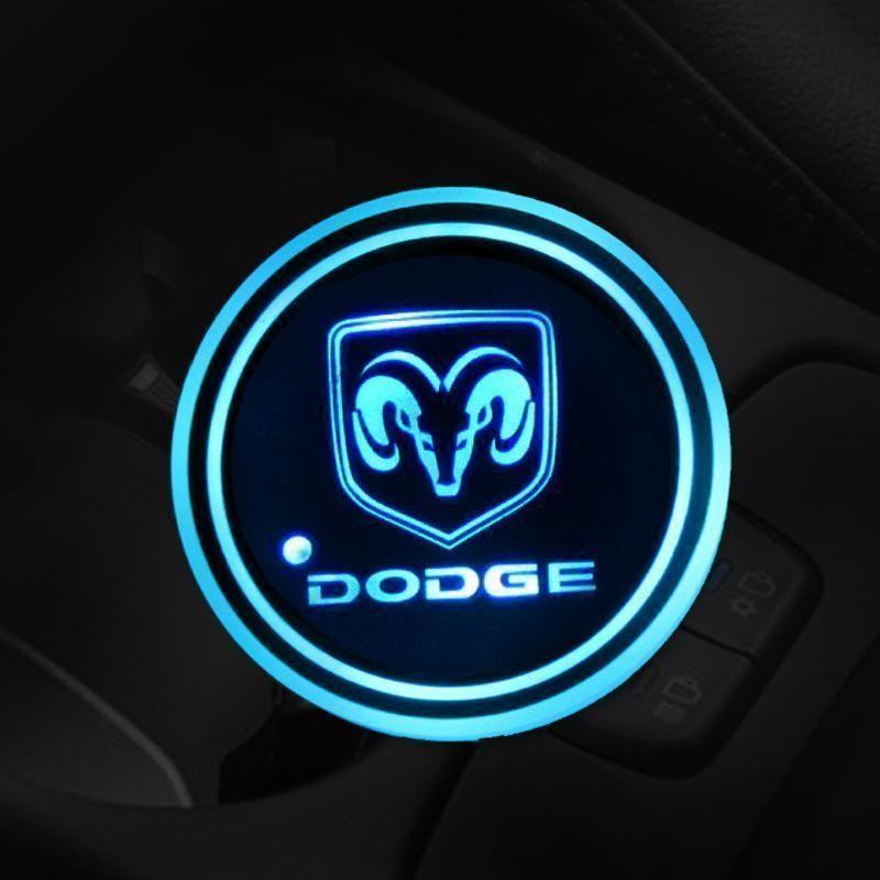 Heißer Sale 🎁50% RABATT 🎁7-farbige LED-Auto-Logo-Becherhalter mit Beleuchtung (1 Paar)