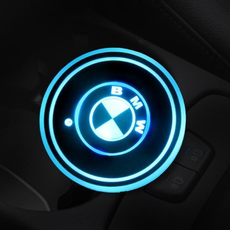Heißer Sale 🎁50% RABATT 🎁7-farbige LED-Auto-Logo-Becherhalter mit Beleuchtung (1 Paar)