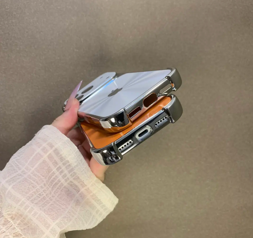 Stoßfeste Handyhülle in voller Größe mit KI-Taste und CD-Muster für die iPhone-Serie