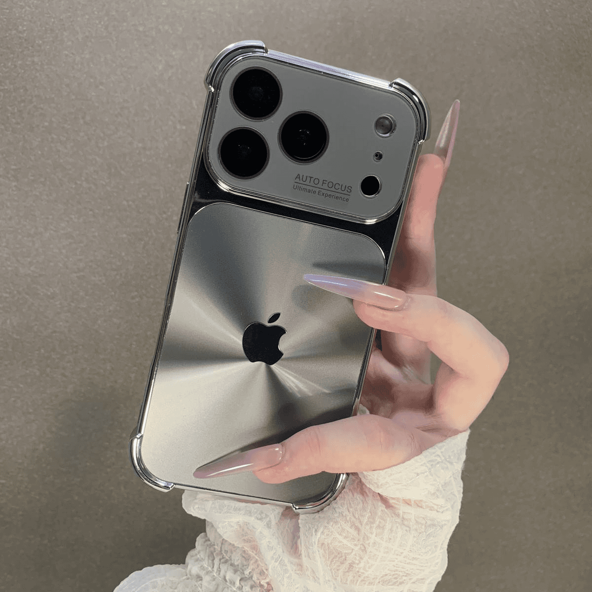 Stoßfeste Handyhülle in voller Größe mit KI-Taste und CD-Muster für die iPhone-Serie