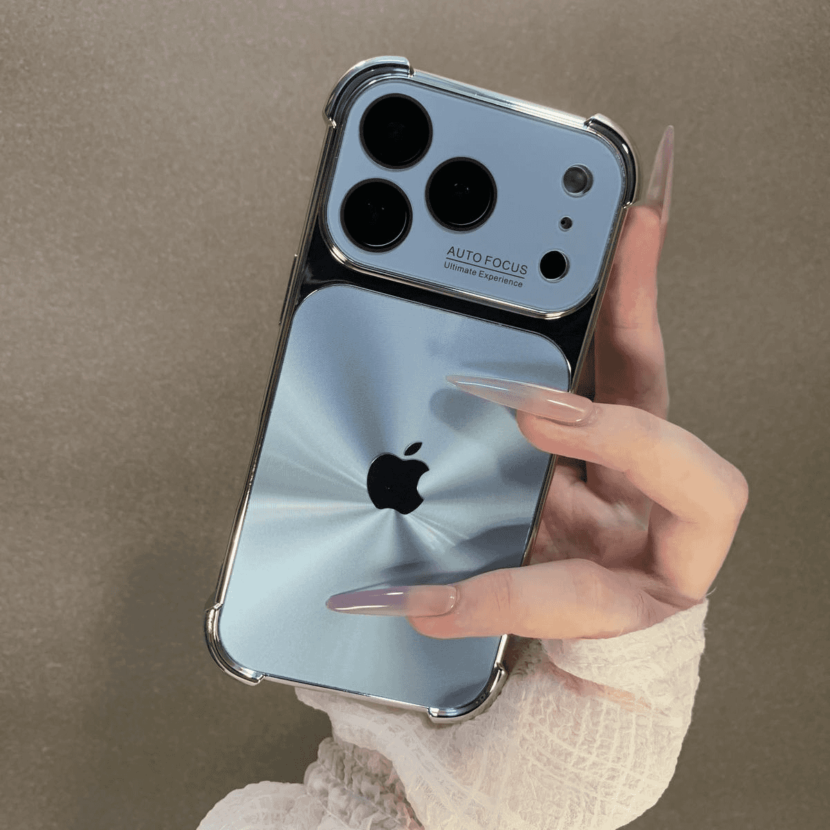 Stoßfeste Handyhülle in voller Größe mit KI-Taste und CD-Muster für die iPhone-Serie