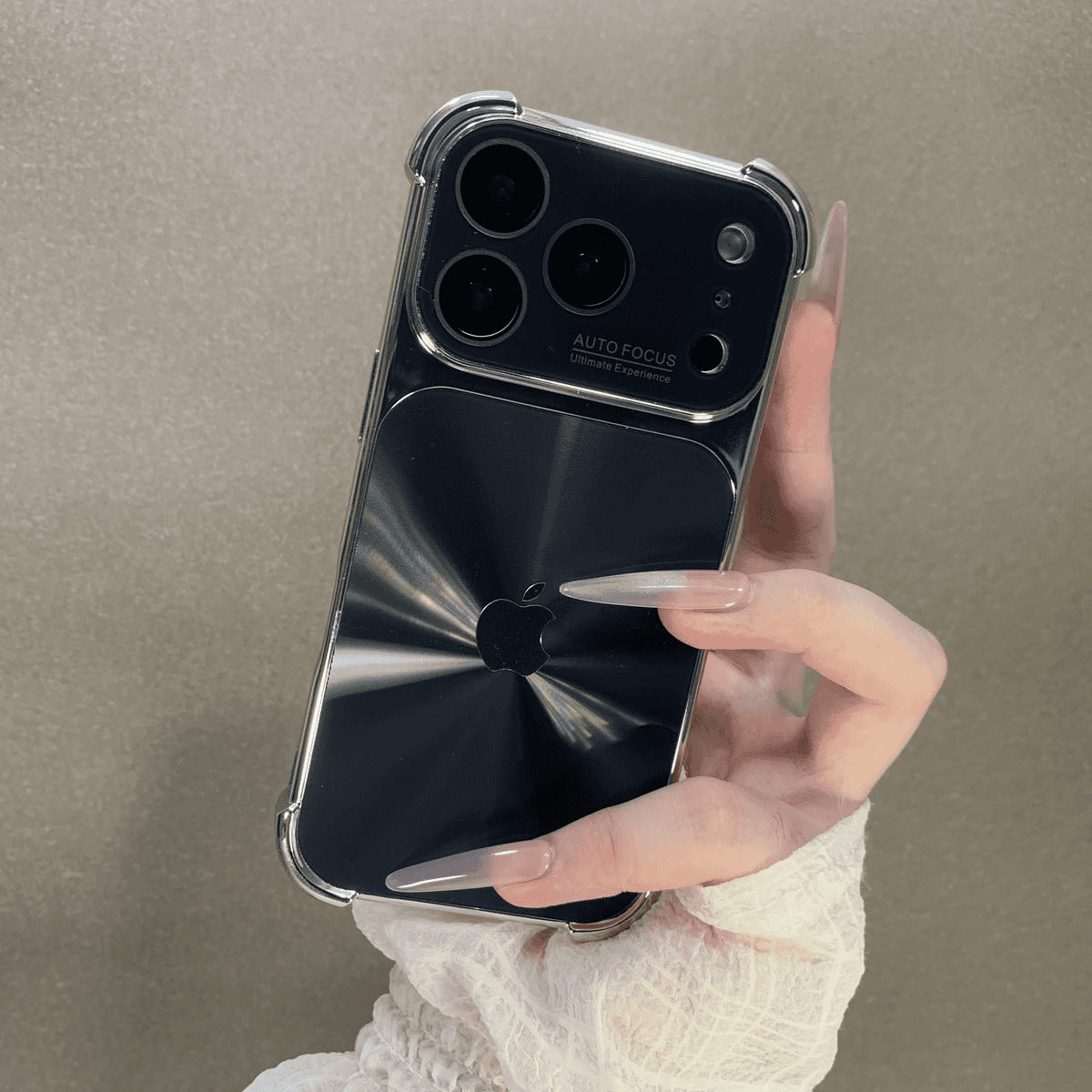 Stoßfeste Handyhülle in voller Größe mit KI-Taste und CD-Muster für die iPhone-Serie
