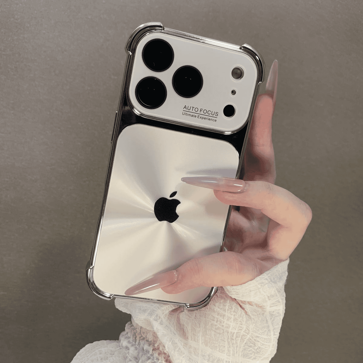 Stoßfeste Handyhülle in voller Größe mit KI-Taste und CD-Muster für die iPhone-Serie