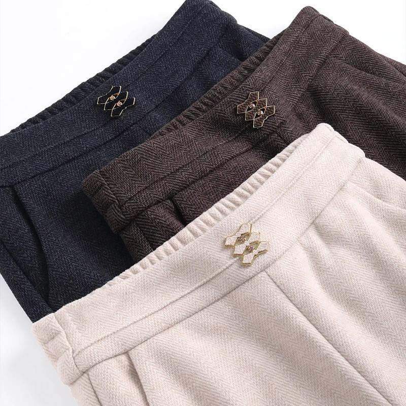 Damenhose mit hoher Taille und leicht ausgestelltem Bein