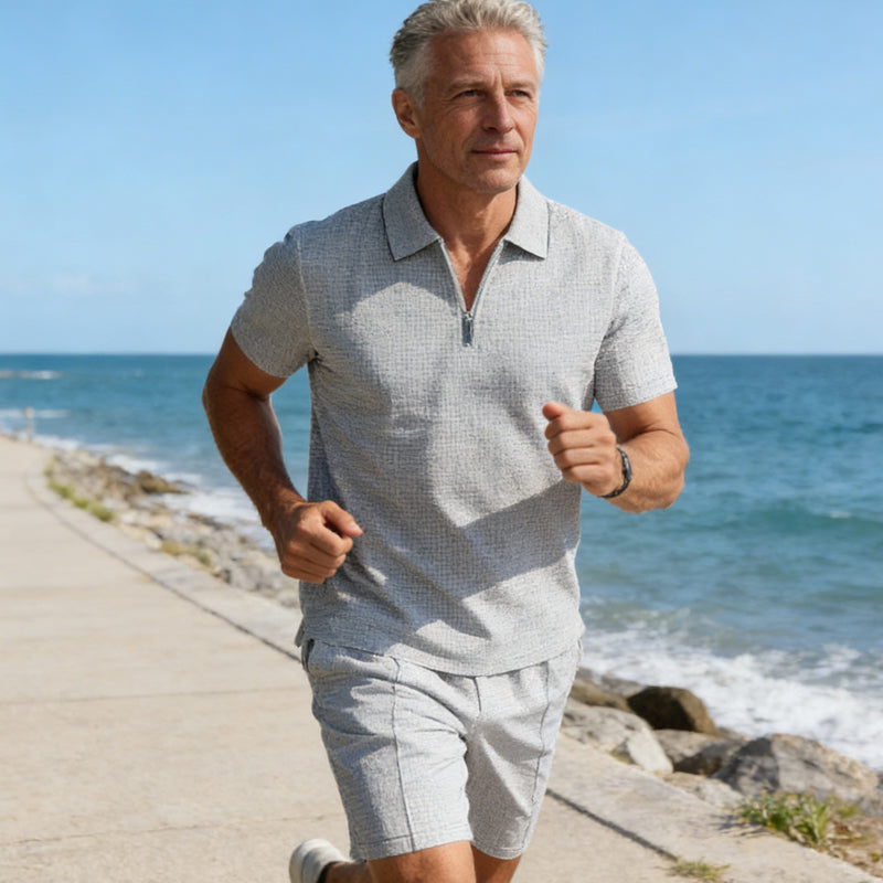 Sommerliches Freizeit-Set mit Zip-Neck-Shirt und Shorts