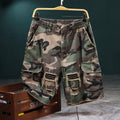 💎 Herren Cargo-Shorts in Camouflage mit Nieten – Ripped-Design, goldene Nietenakzente & Utility-Stil mit vielen Taschen