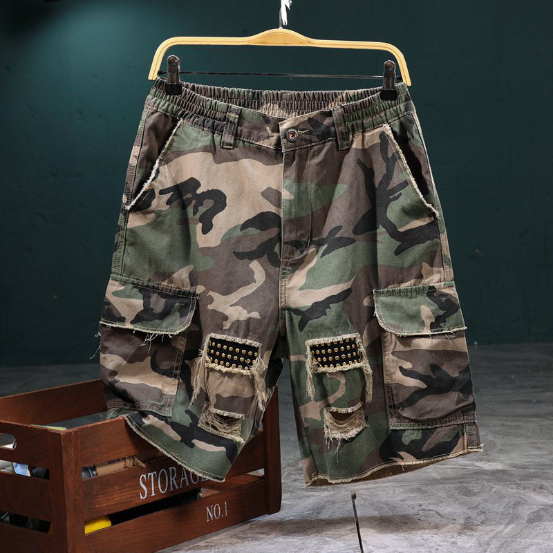 💎 Herren Cargo-Shorts in Camouflage mit Nieten – Ripped-Design, goldene Nietenakzente & Utility-Stil mit vielen Taschen