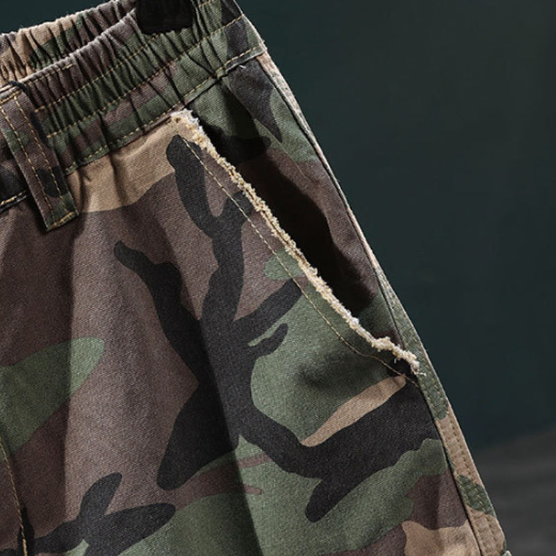 💎 Herren Cargo-Shorts in Camouflage mit Nieten – Ripped-Design, goldene Nietenakzente & Utility-Stil mit vielen Taschen