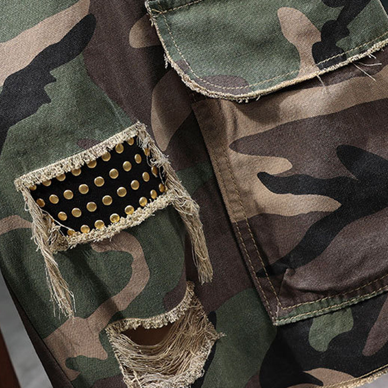 💎 Herren Cargo-Shorts in Camouflage mit Nieten – Ripped-Design, goldene Nietenakzente & Utility-Stil mit vielen Taschen